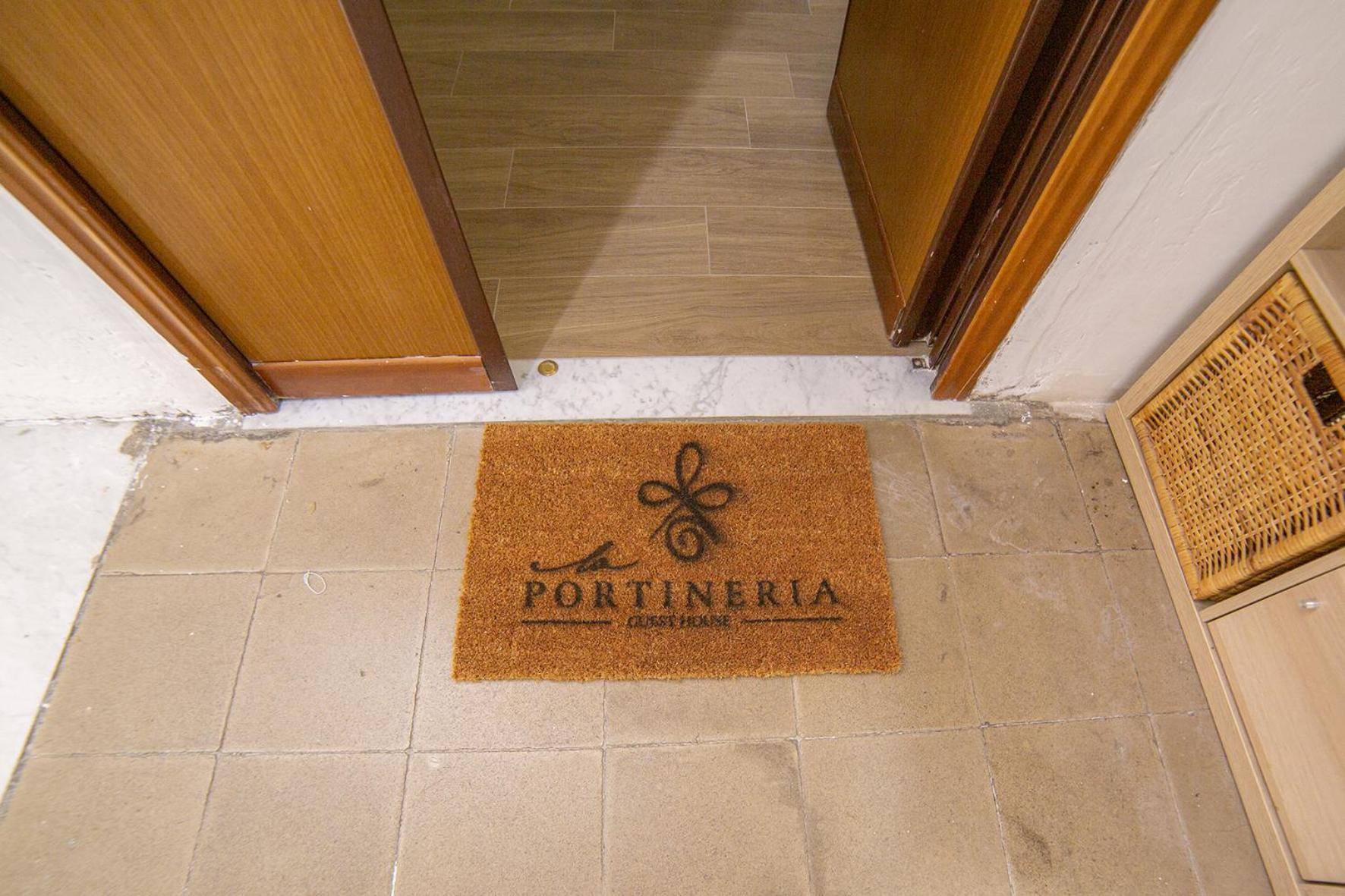 La Portineria Guest House Бари Экстерьер фото